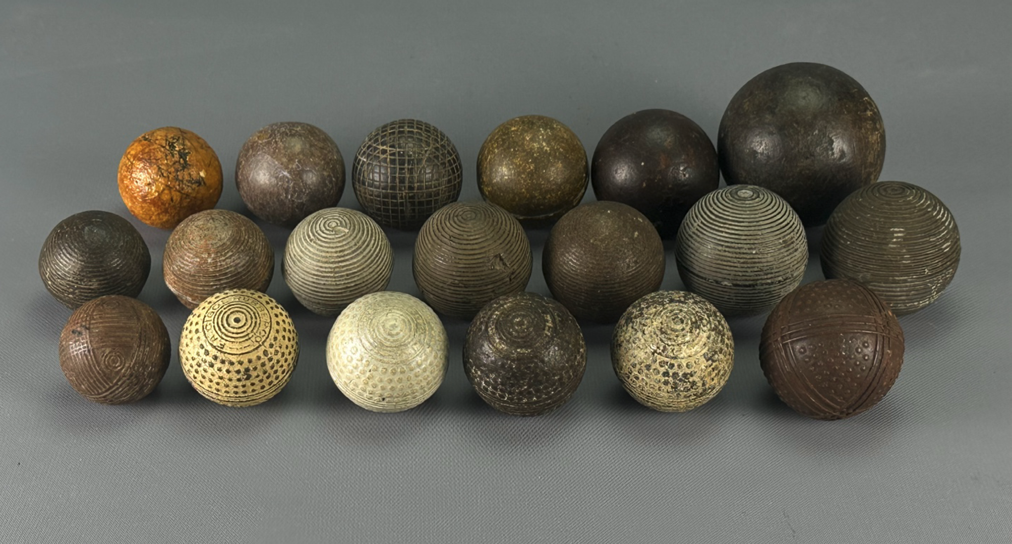 Paramount Bantam Design and Cigol Golf Ball designs with ringed bramble